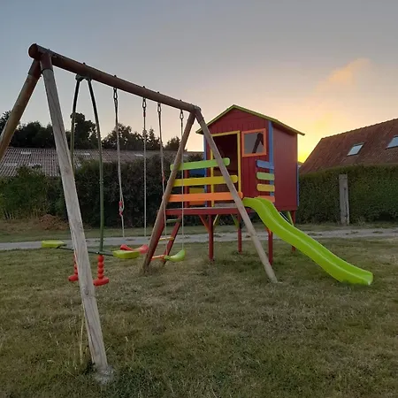 Les Boutons D'or بيت للعطل Lacres