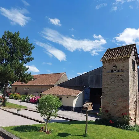 Les Boutons D'or بيت للعطل *