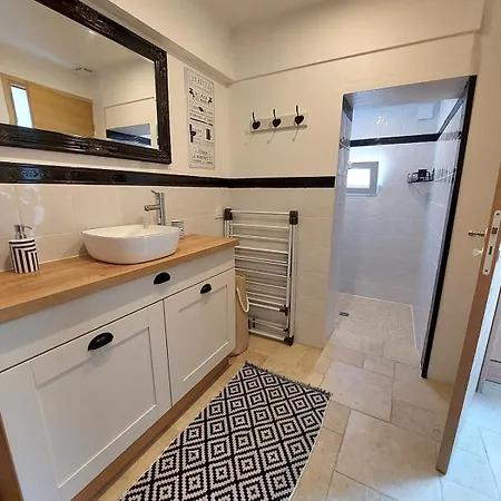 Les Boutons D'or بيت للعطل