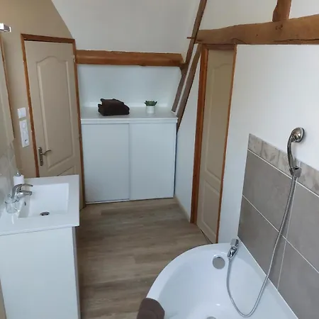 Les Boutons D'or بيت للعطل Lacres