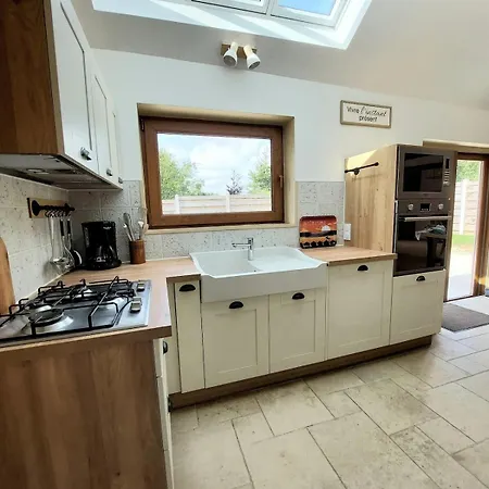 Les Boutons D'or بيت للعطل *